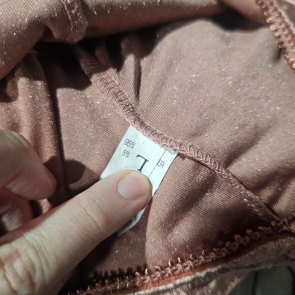 Pink crushed velvet crop tank top - Picture 5 of 5